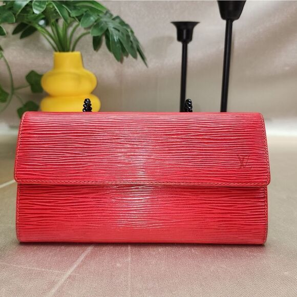 Authentic Louis Vuitton Porte Monnaie Tresor Epi Wallet With Conversion Chain - Picture 6 of 17